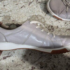 Leather low cut tennis shoes